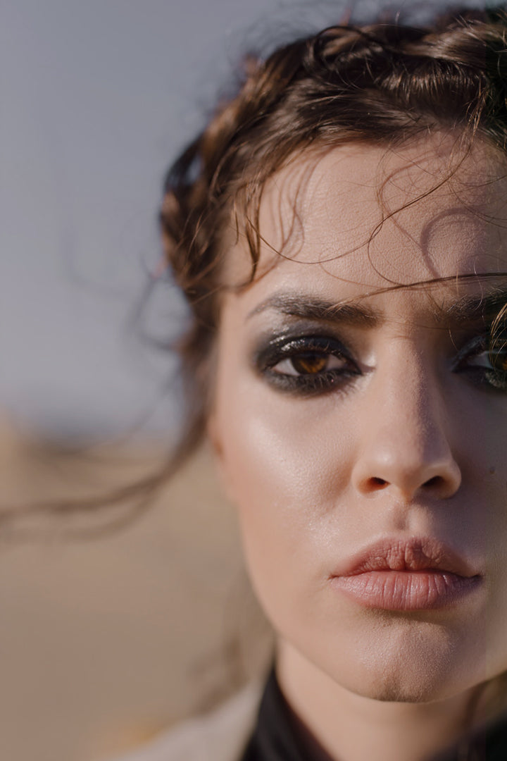 Woman with brown eyes wearing halo eye makeup