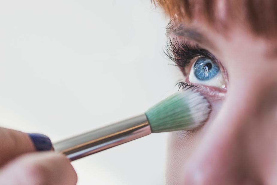 How to Stop Concealer from Creasing