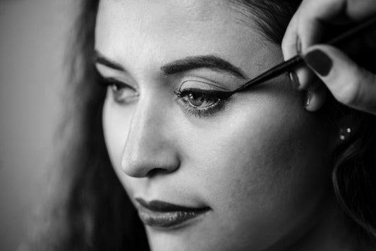 How to Apply Eyeliner Correctly for Beginners